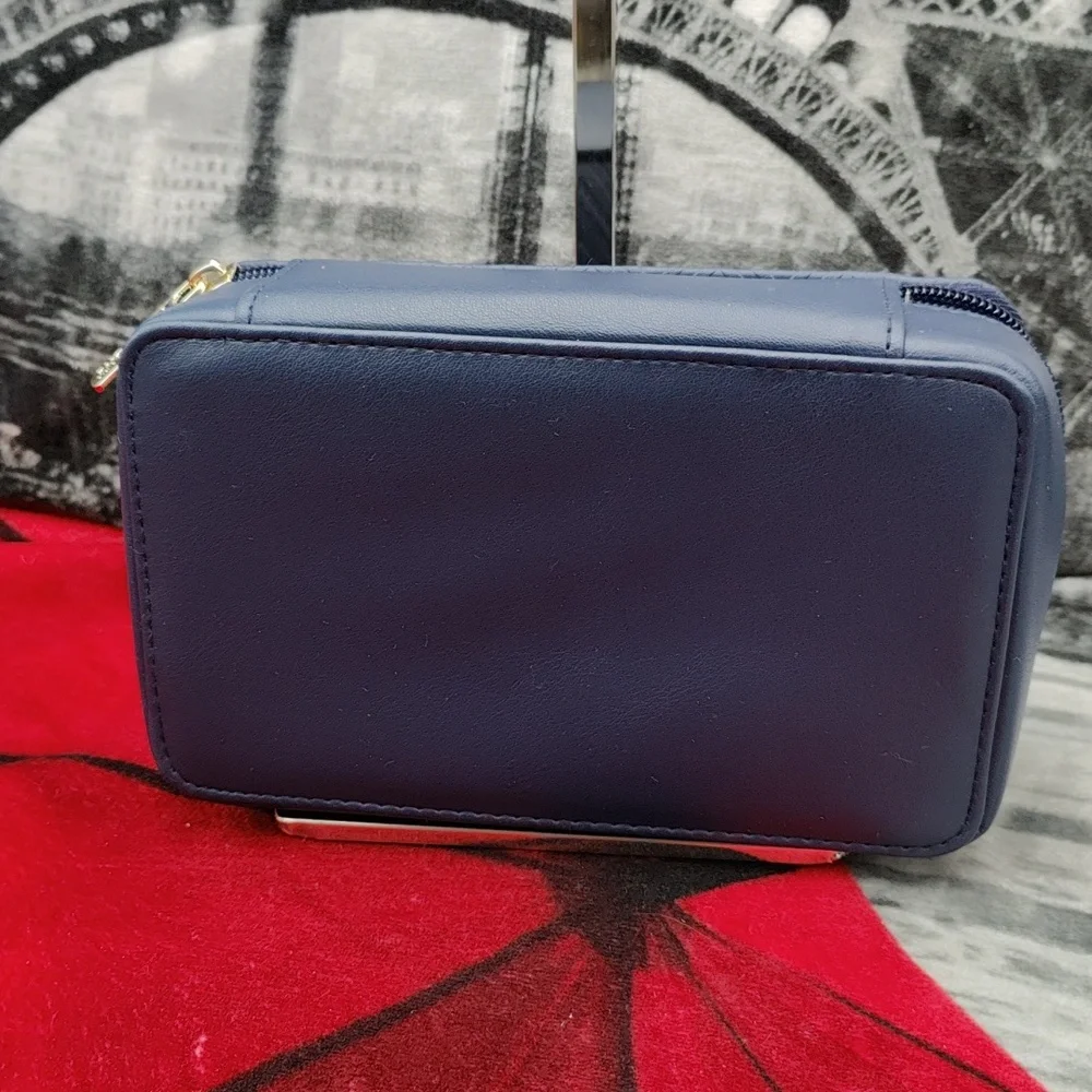 DELTA AIRLINES ONE by MISSONI amenity kit  cosmetic Bag